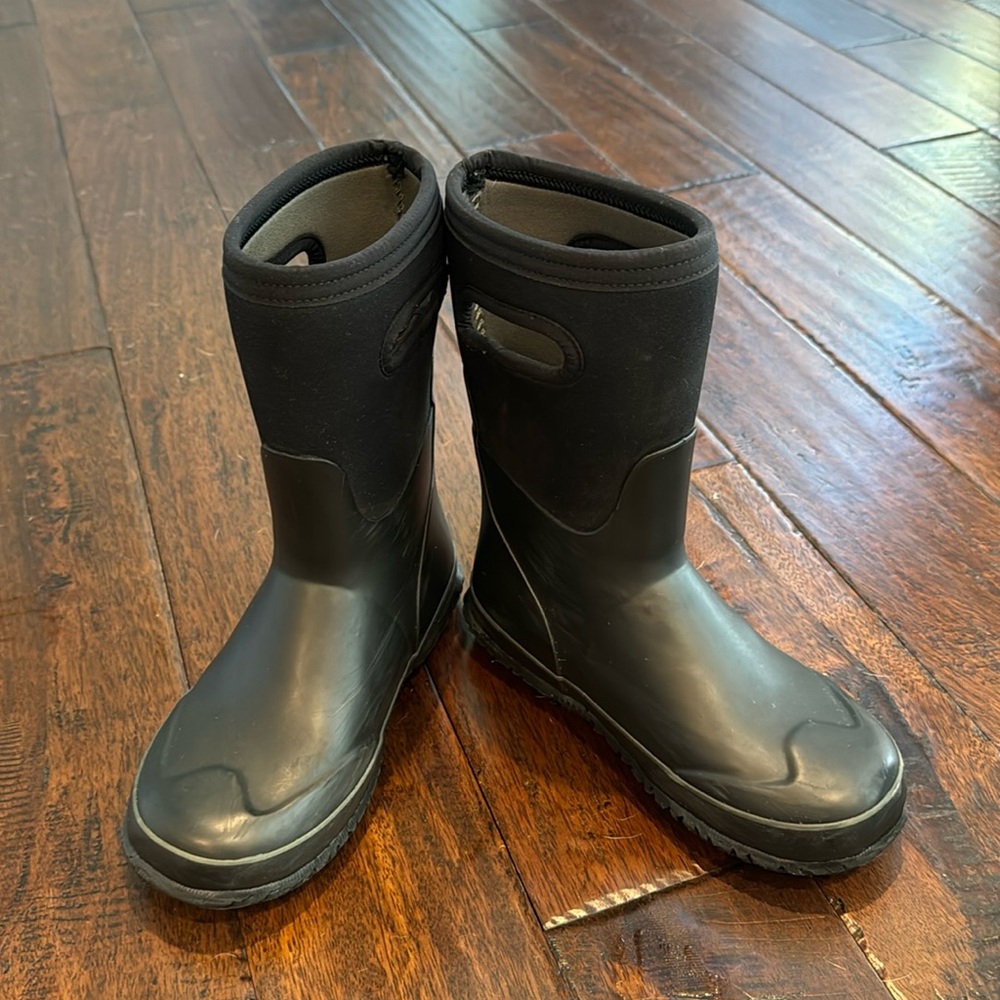 Like new Bogs Classic Rubber Grasp Handle Waterproof Insulated Rain Snow Boots